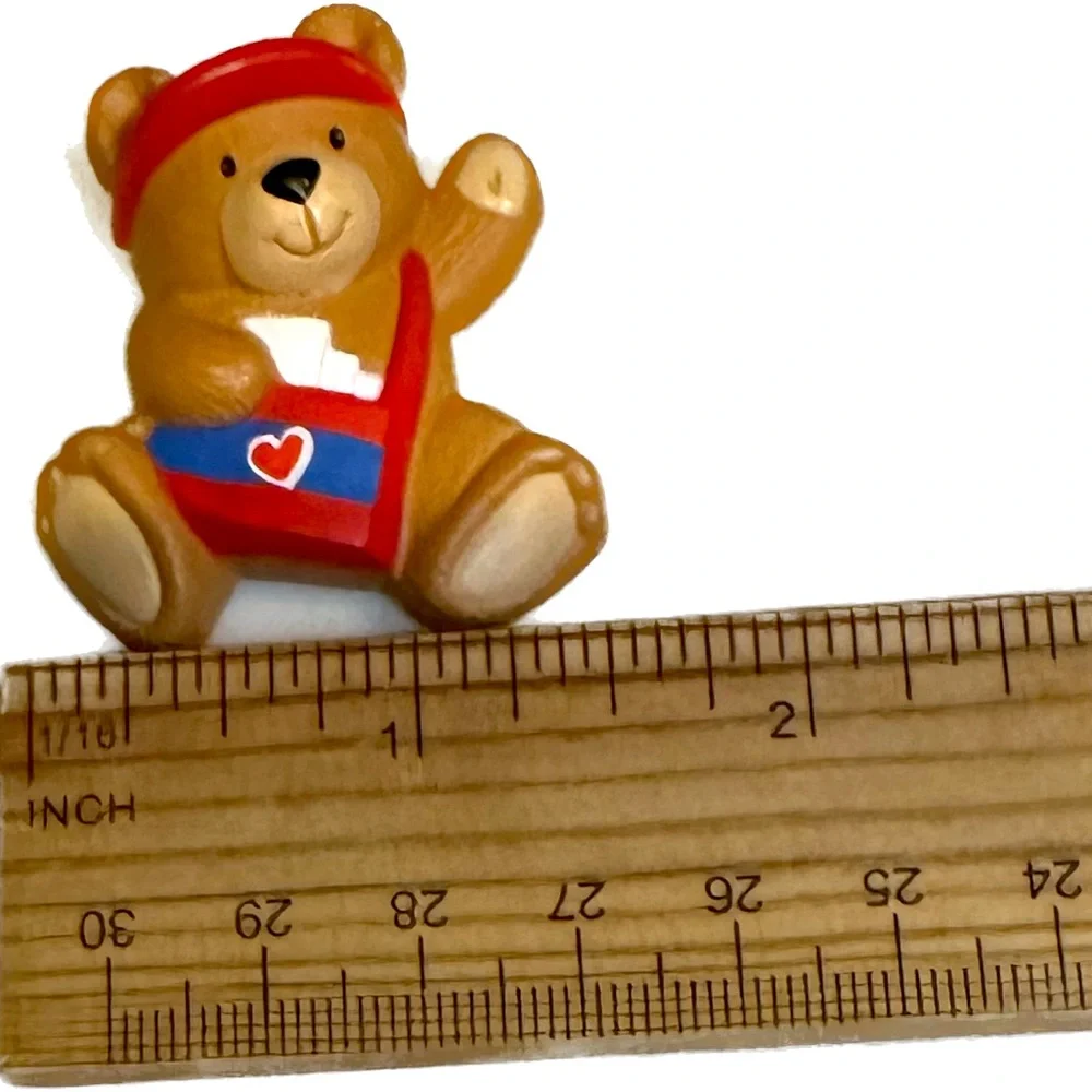 VTG 1990’s HALLMARK VALENTINE TEDDY BEAR MAILMAN BROOCH LOVE HEART JEWELRY 1.5”